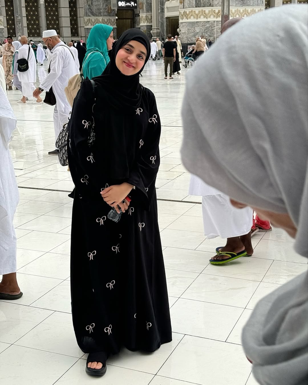 Conqueete Bow Embroidery Abaya - Black