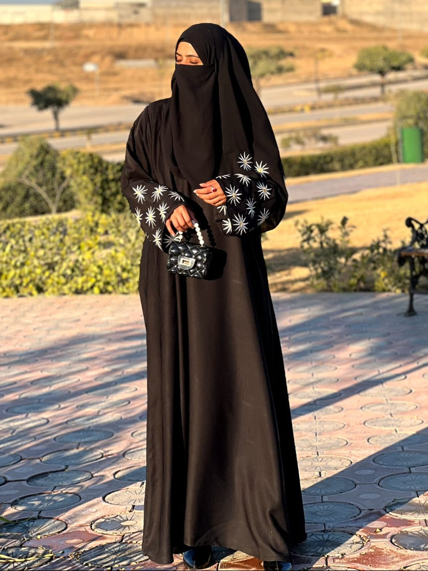 Daisy Embroidered Bell-Sleeve Abaya