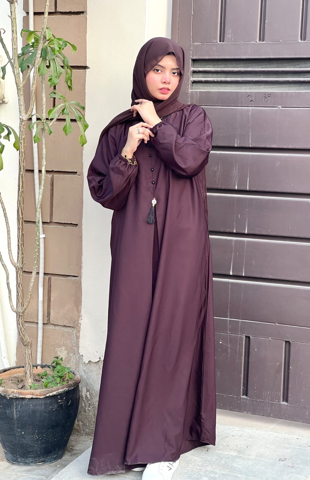 Elegant Tassel Abaya - DARK BROWN